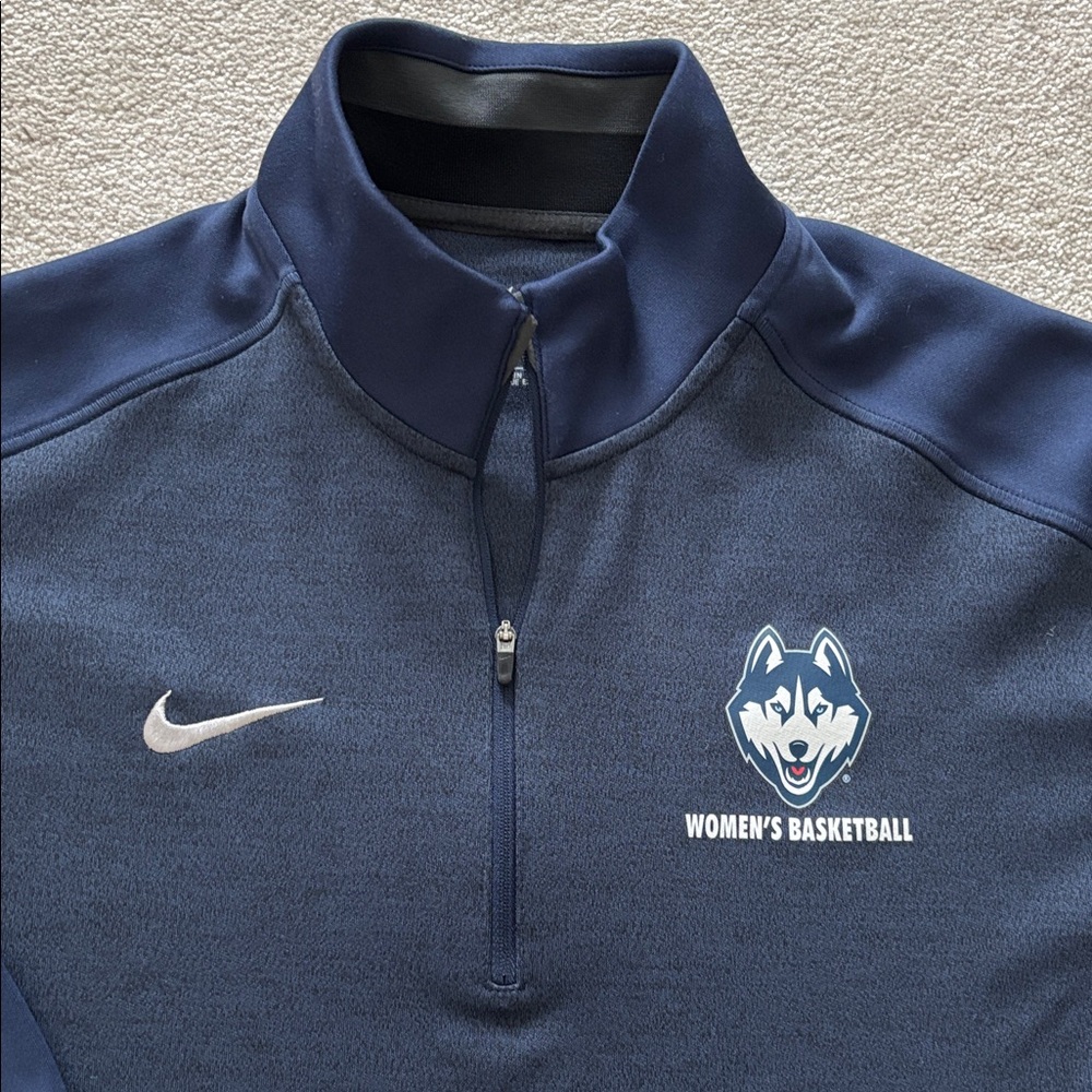 U Conn women’s basketball Nike coach 1/2 zip top size M March Madness!